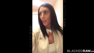 August Ames muffját csoki csóka döngeti