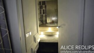 Alice Redlips a jakuzziban cumizik