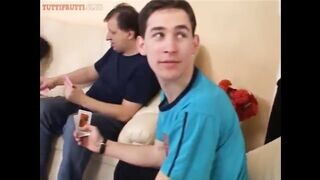 Zsuzsit a kokeró tinédzser pipit partiba nyomják