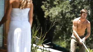 Brandi Love a kertész pacákkal kamatyol