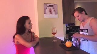 18 éves tinédzser szeretkezése a bárban
