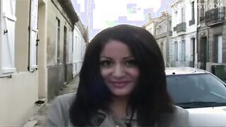 Francia Arab lányt partyba hancuroznak