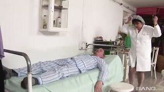 Fenék kedvelő nagymamák - Teljes szexvideó
