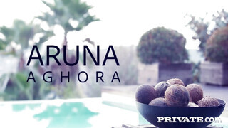 Aruna Aghora pici lyuka finoman megdöngetve