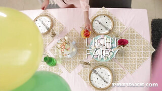 Hanna Ray és Light Fairy édeshármasban kettyintenek