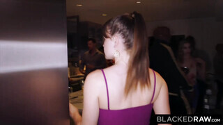 Riley Reid élvezi ha négerek döngetik