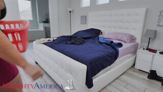 Naughty America - London River és a tini cerka
