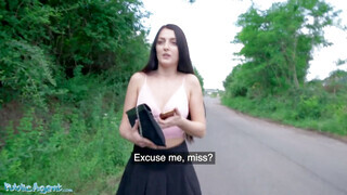 Public Agent - Katy Rose az erdőben reszel