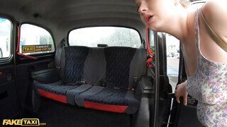 Fake Taxi - Lucy Heart a vonzó kicsike orosz vagina
