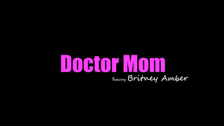 Moms Teach Szex - Britney Amber a szőrös cunis milf