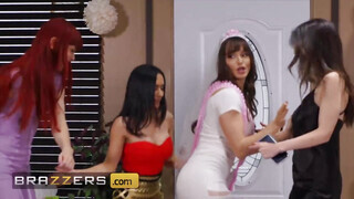 Brazzers - Kurva csajok a leány búcsún szexelnek