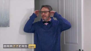 Brazzers - Kristen Scott az apja haverjával hancúrozik
