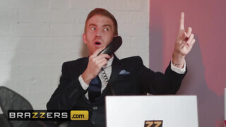 Brazzers - Lucia Love hatalmas kukit kap az irodában