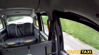 Fake Taxi - Alice Judge segg lyukba kefélve a taxiban