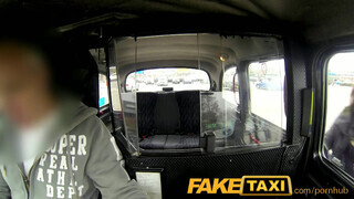 FakeTaxi - a kicsike lopós fekete lány megbánja amit tett