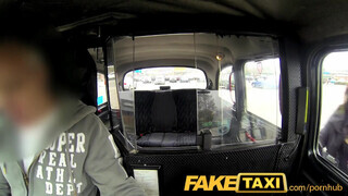 FakeTaxi - cuki lány gigantikus seggel megfizet