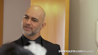 Private.com - Ginebra Bellucci a céda szobalány