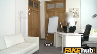 Fake Agent extra félénk nőci alig mer élvezni