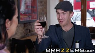 Brazzers - Anissa Jolie élvezi a gigantikus hímtagot