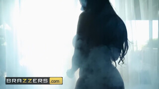 Brazzers - formás szép fenekű szuka a fürdőkádban