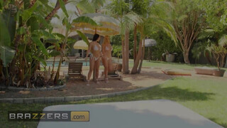 Brazzers - Angela White és Savannah Bond leápolják a fügyit