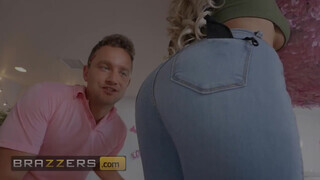 Brazzers - Katie Kush és Kayley Gunner édeshármasban közösül