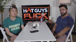 Hot guys fuck - a japán pipi nagyon örül a termetes fasznak
