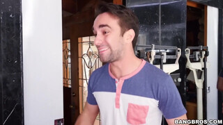 Cassidy Banks a gigászi keblű fital örömlány - Bangbros
