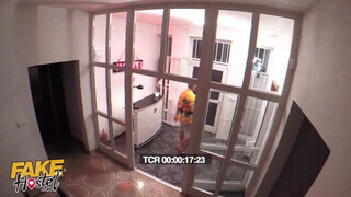 Három lezbi gádzsi kényezteti magát - Fake Hostel