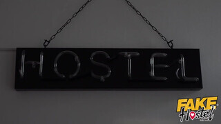 Három kéjnő kényezteti egymást - Fake Hostel