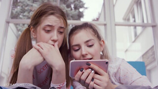 ULTRAFILMS Eva Elfie és Leah Maus legelső lesbi élménye