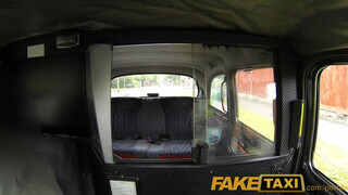 FakeTaxi - Felborotvált fejű punk csajszi meghágva