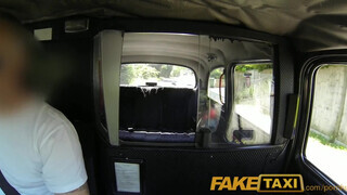 FakeTaxi - Rio Lee a méretes didkós barna maca