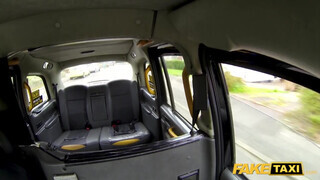 Fake Taxi - Amber Jayne lovagol a taxis farkán