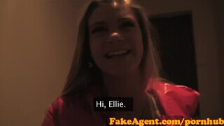 FakeAgent - csinos sportos pipi a castingon