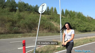 Gigászi csöcsű zsenge szuka pénzért kefél - Public Agent