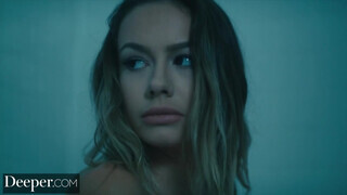Deeper - Naomi Swann a perverz pici csajszika