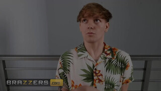 Brazzers - Skylar Snow a irodában kefél