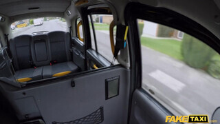 Fake Taxi - Amber Jayne a vonzó világos szőke milf