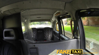 FakeTaxi - Izgató lengyel csajszika megdöngetve