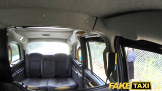 Fake Taxi - idősebb lány méretes kárót akar