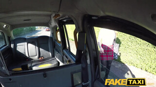 Fake Taxi - Kylie Nymphette a luvnya koleszos gádzsi