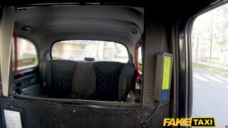 Fake Taxi - 19 éves fiatal csaj kufircolni akart