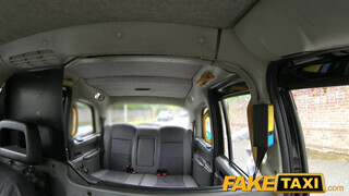 FakeTaxi - Ella Hughes a gyönyörű vörös hajú spiné