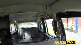 Fake Taxi - Cuki világos szőke csaj megkettyintve