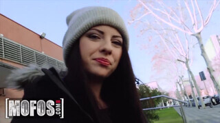 MOFOS – Rebecca Volpetti gigászi farokkal megdugva