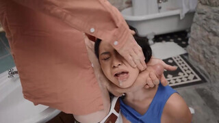 Brazzers - Syren De Mer zsenge pacákkal közösül