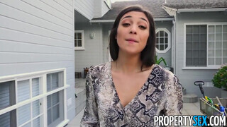 PropertySex - tini ingatlanos elcsórja az anyja kliensét