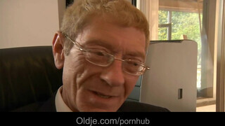 Idős farok és a zsenge titkárnője