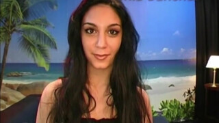 Mia Sanchez feldug egy óriási műdákót